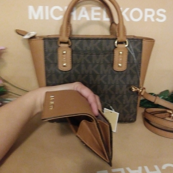 NWT Michael Kors purse tote bag w/ wallet - Picture 6 of 7